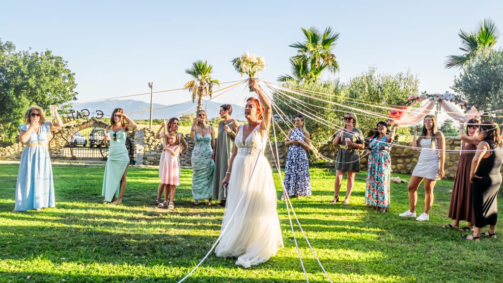 Reportage photographique d’une cérémonie de mariage avec les invités dans le 66