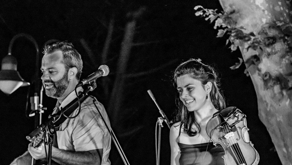 Reportage photo de musiciens pendant un concert ou événement dans les Pyrénées-Orientales