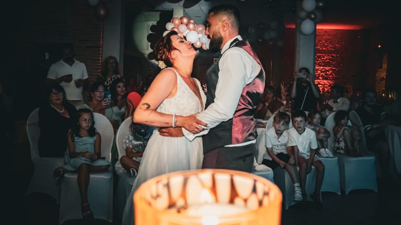 Ouverture de bal et baiser spontané pendant un mariage près de Néfiach
